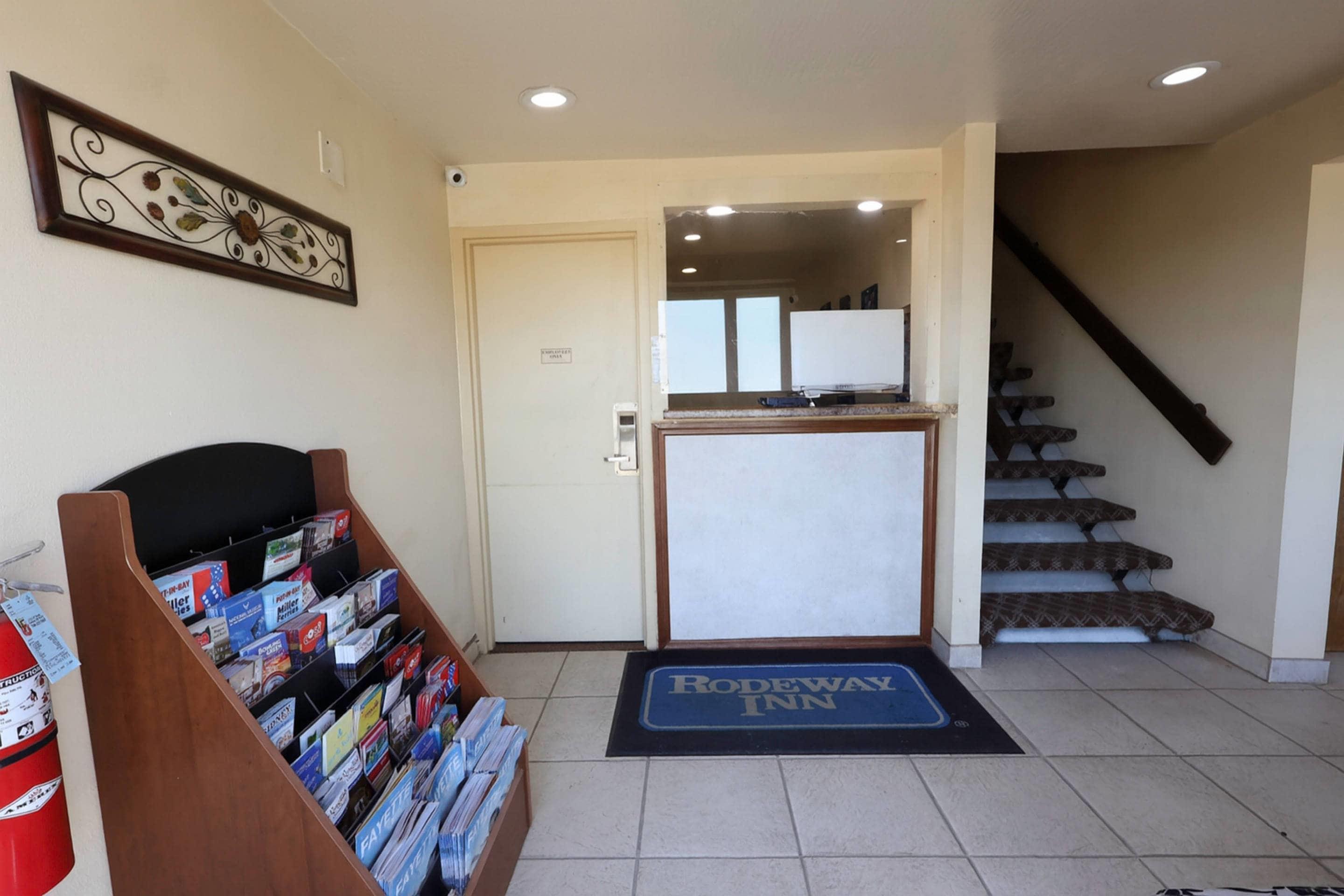 Front desk | Rodeway Inn