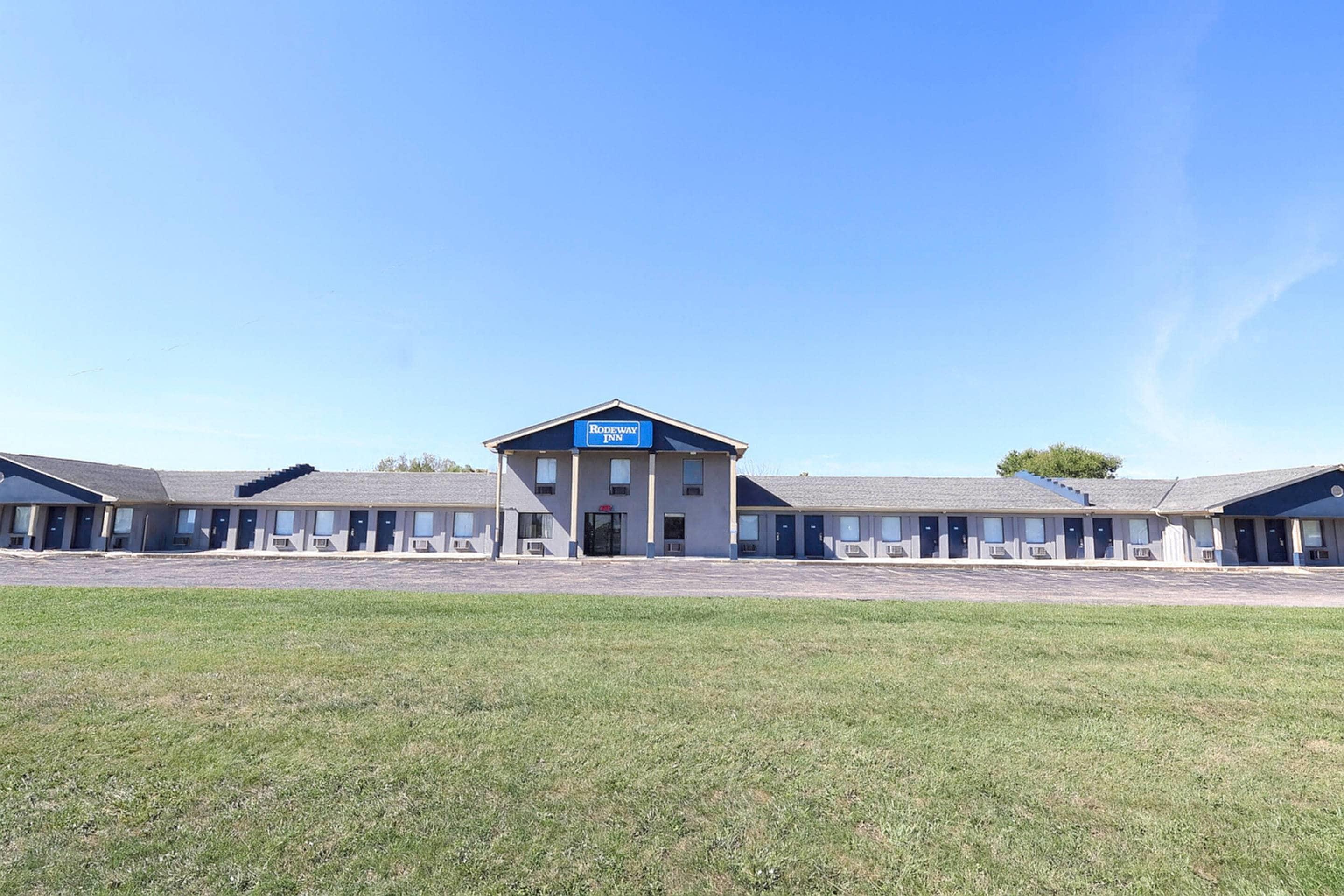Hotel exterior | Rodeway Inn