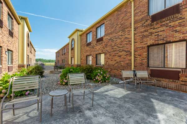 Pool - Quality Inn Northeast Toledo