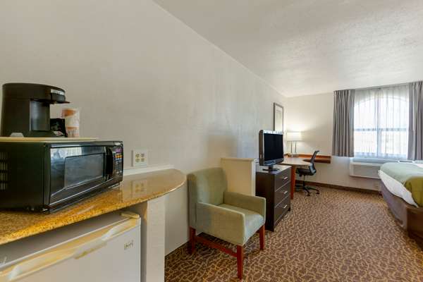 Suite - Quality Inn Northeast Toledo