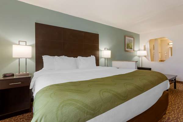 Suite - Quality Inn Northeast Toledo