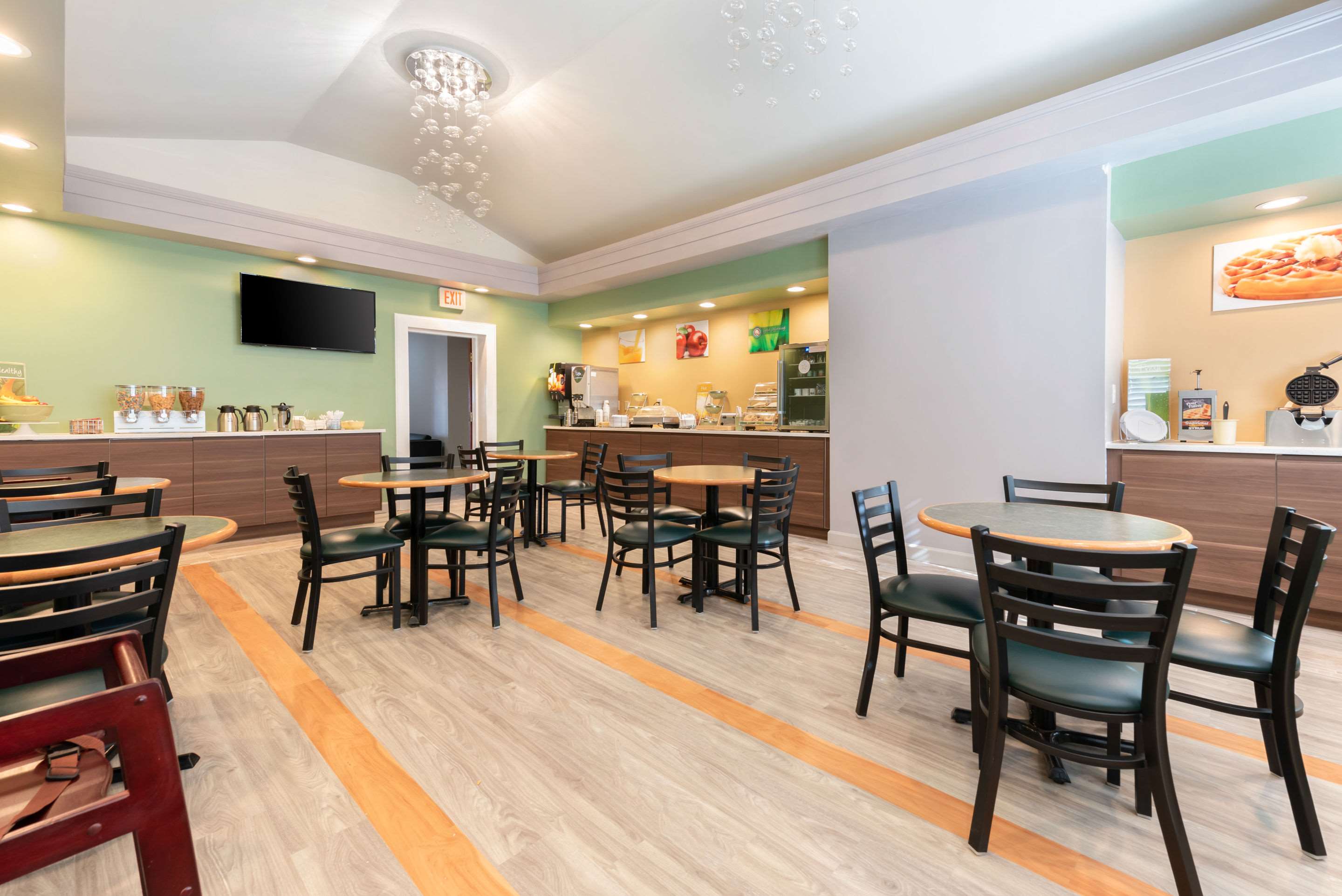 Spacious breakfast area | Quality Inn - Fairborn