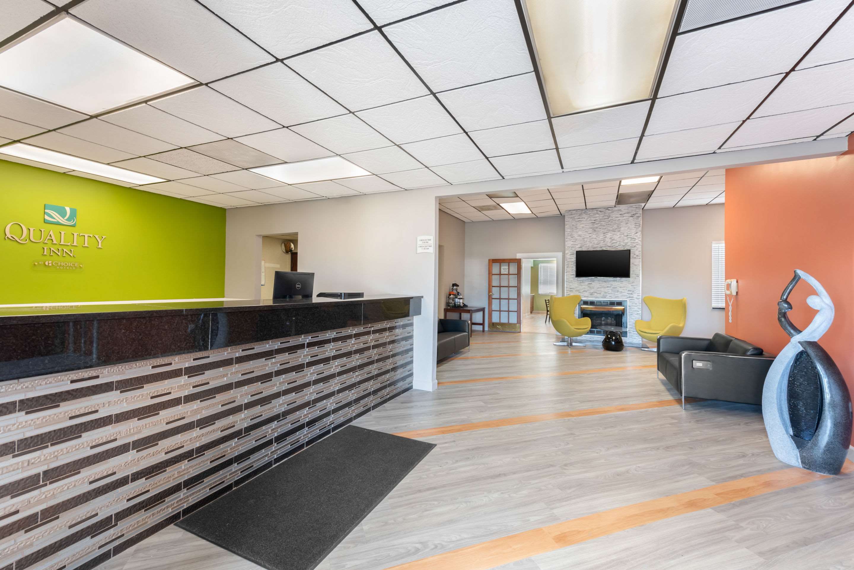 Hotel lobby | Quality Inn - Fairborn