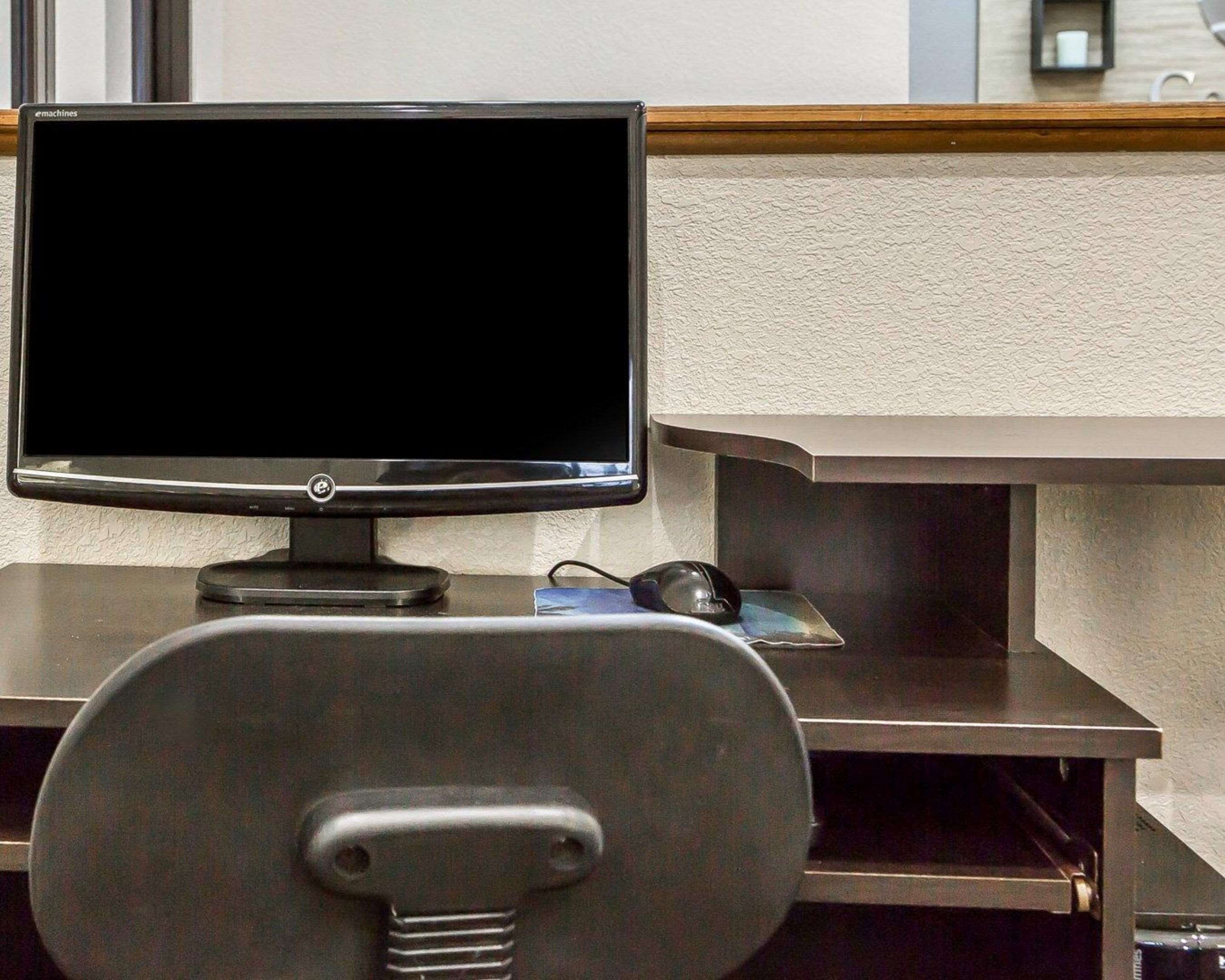 Business center with high-speed Internet access | Quality Inn Circleville