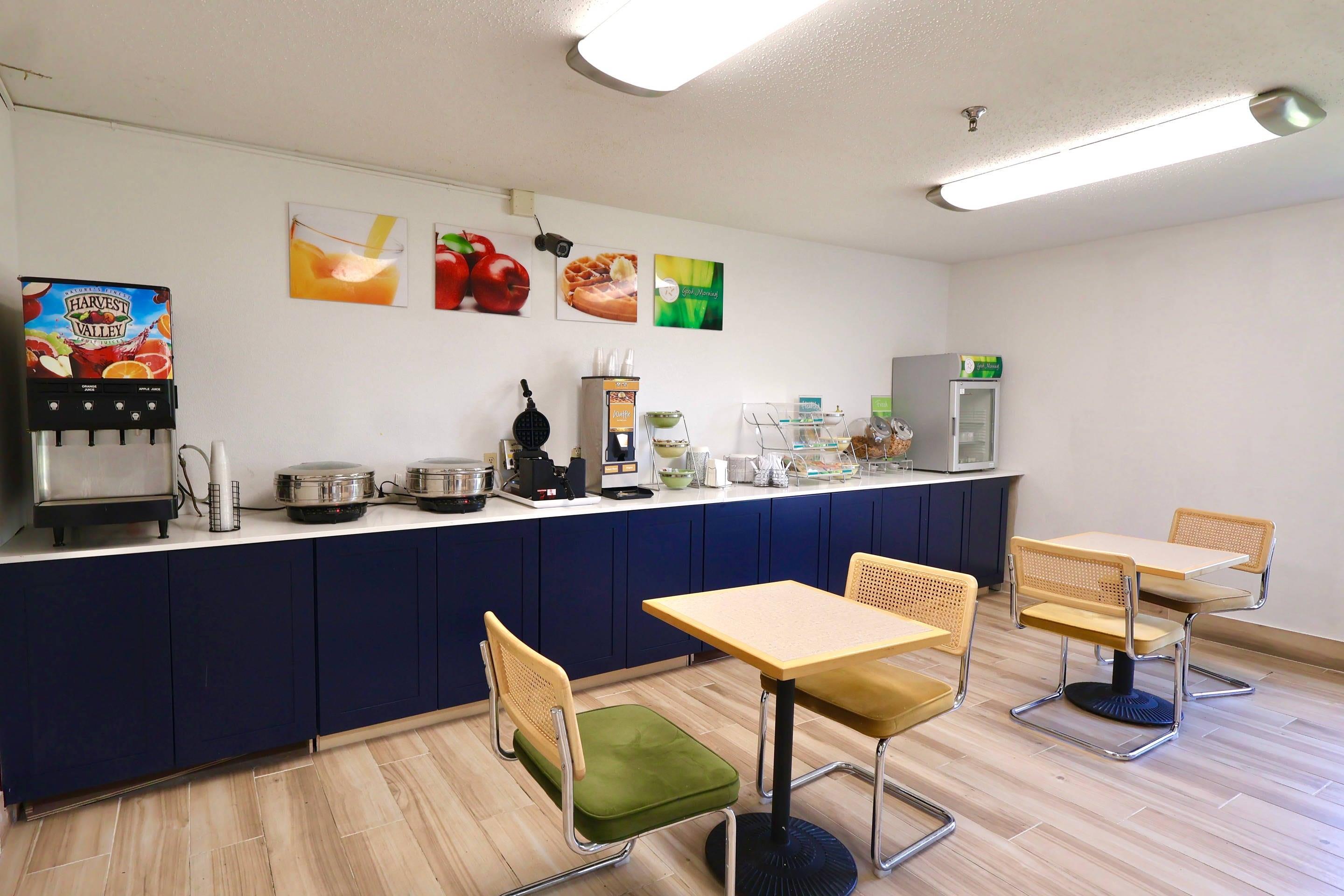 Enjoy breakfast in this seating area | Quality Inn Circleville