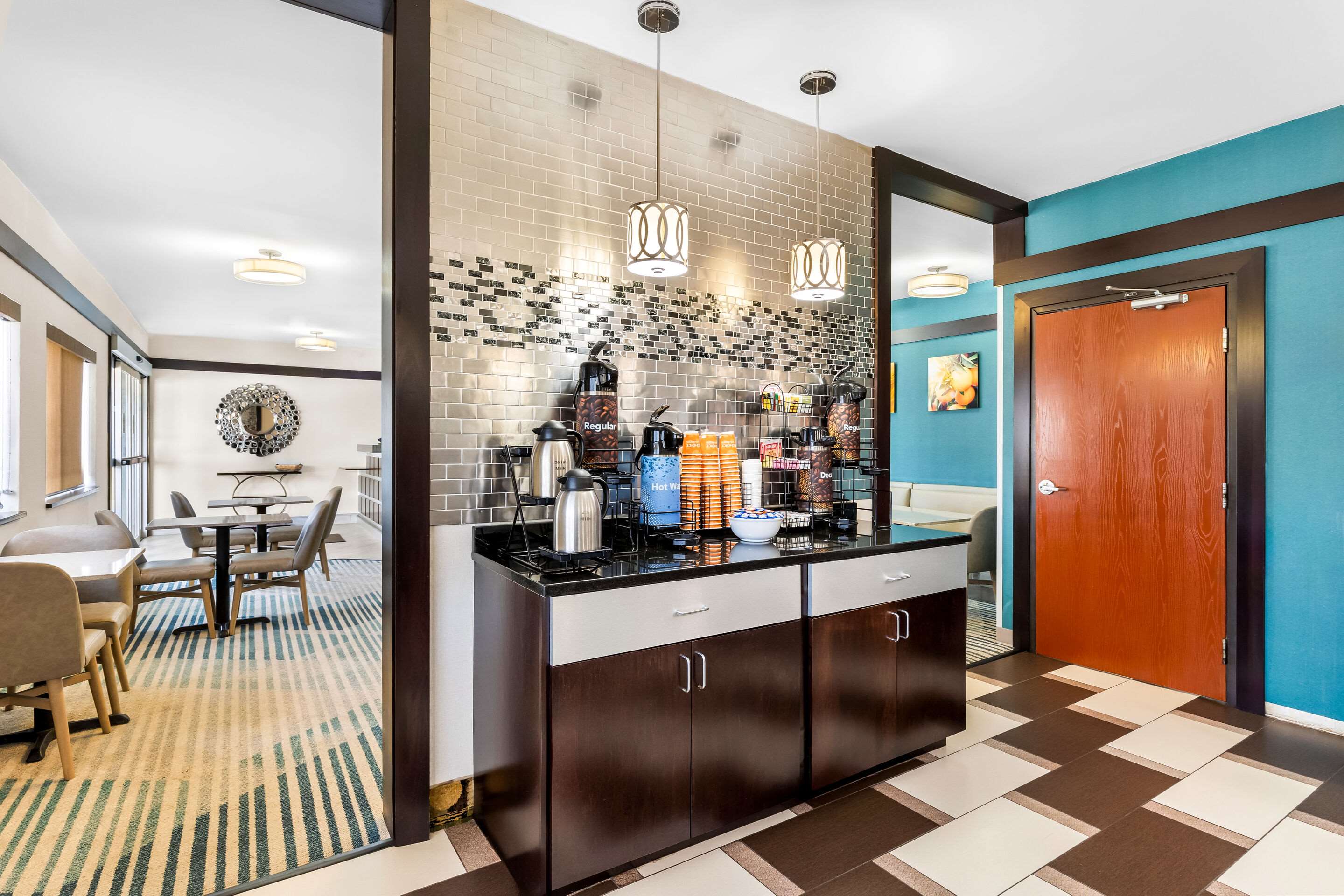 Breakfast area | Comfort Inn Marion