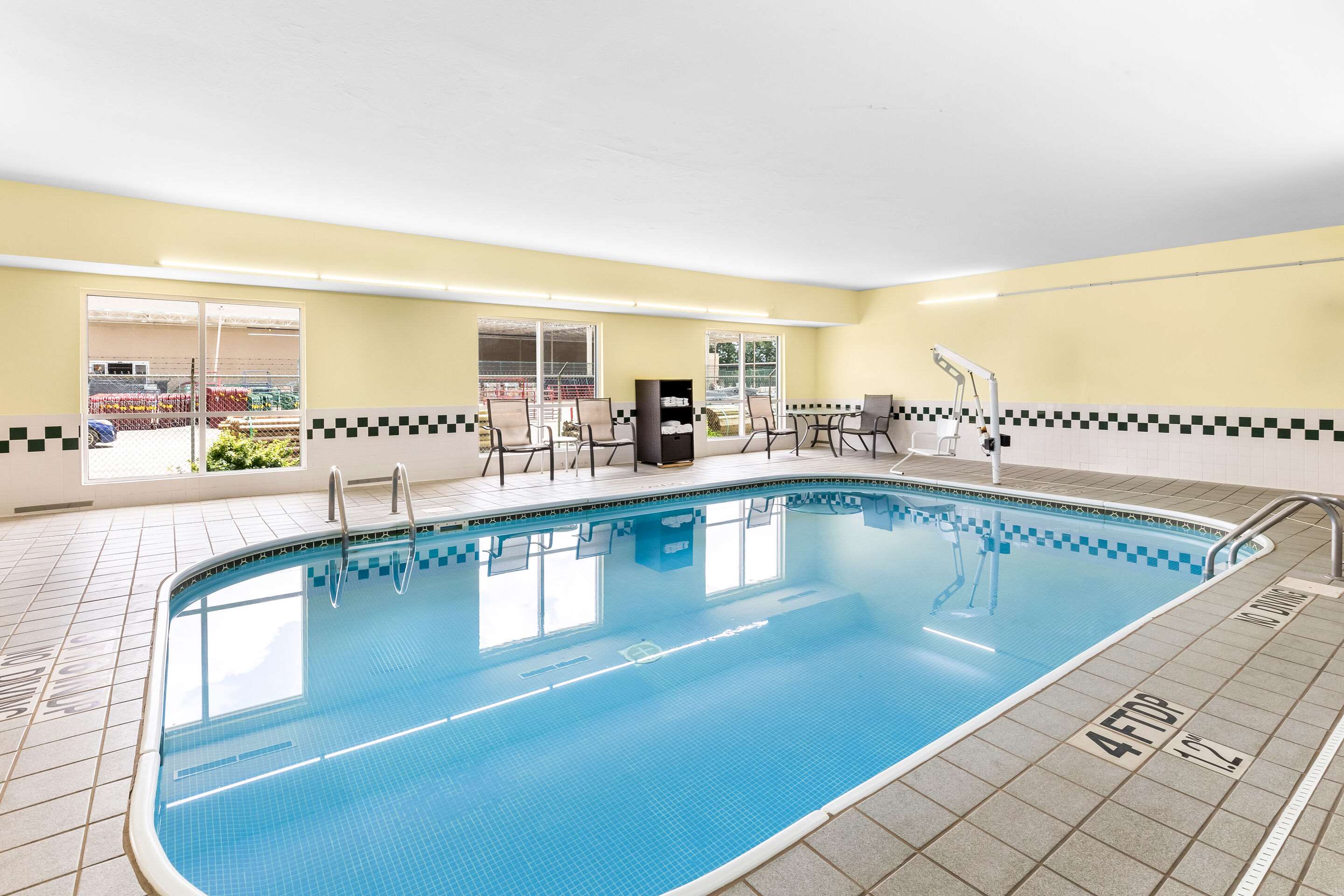 Indoor pool | Comfort Inn Marion