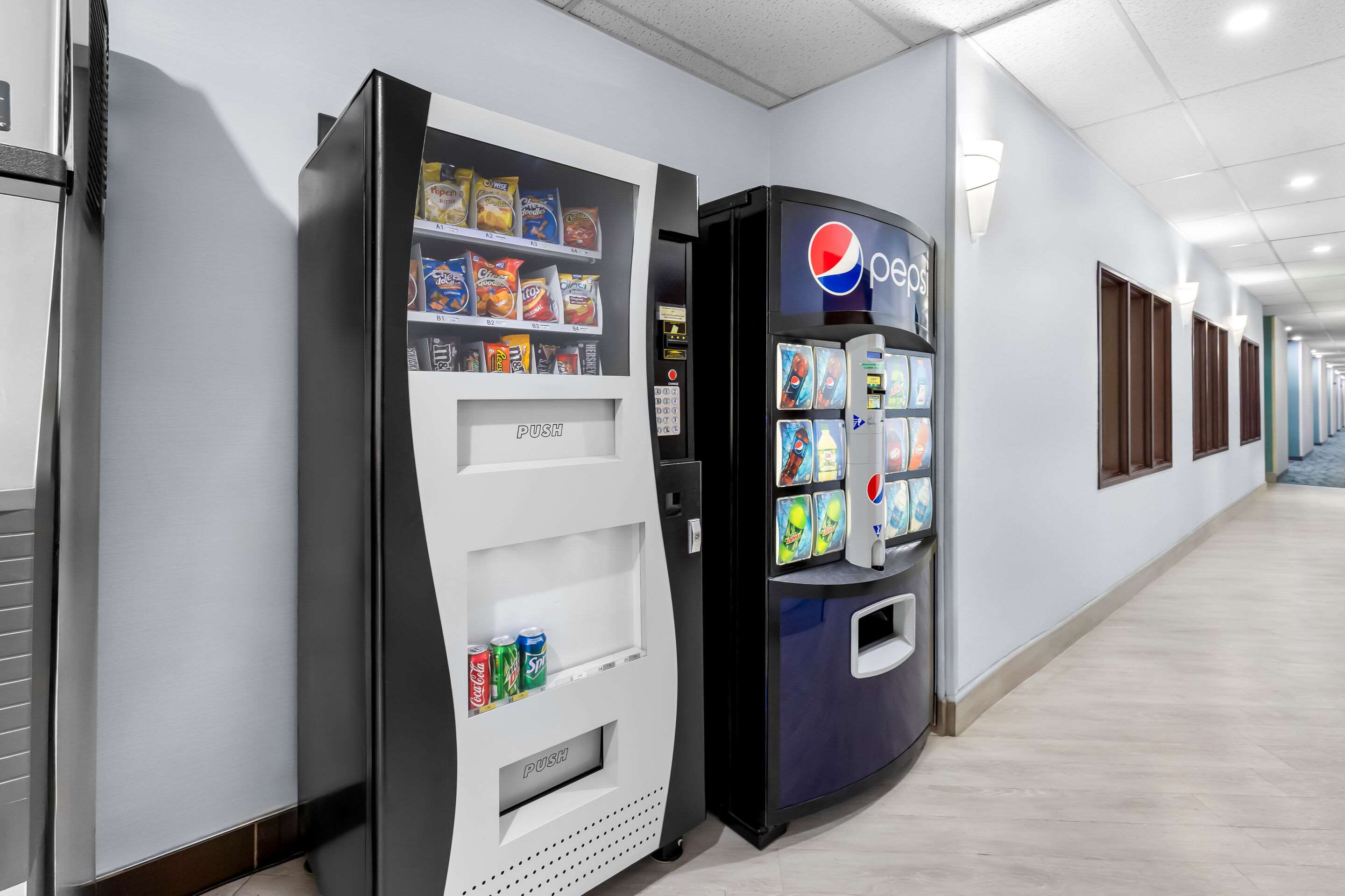 Hotel vending area | Comfort Inn Marion