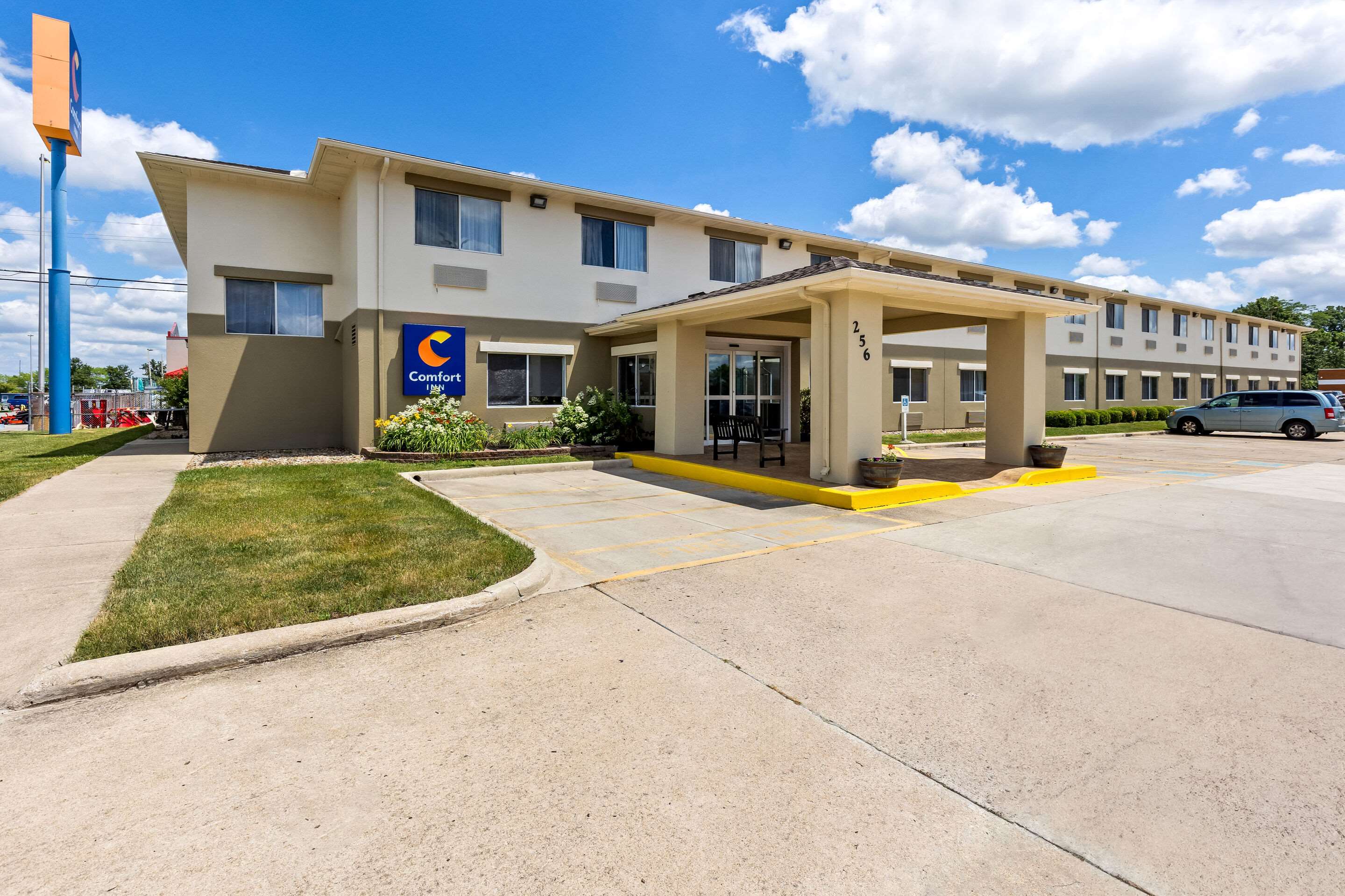 Hotel exterior | Comfort Inn Marion