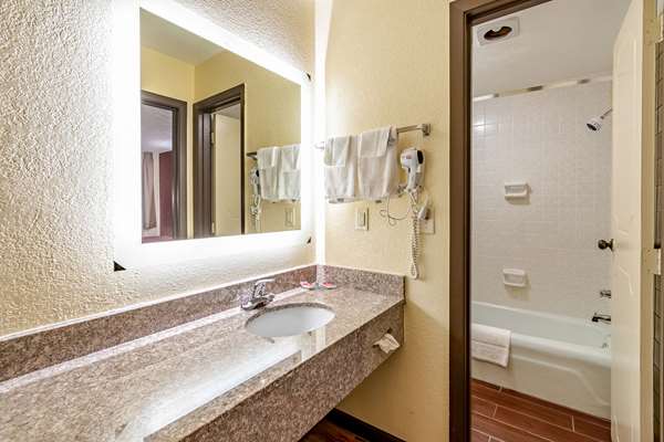  - Econo Lodge Worthington - I-270, Exit 23