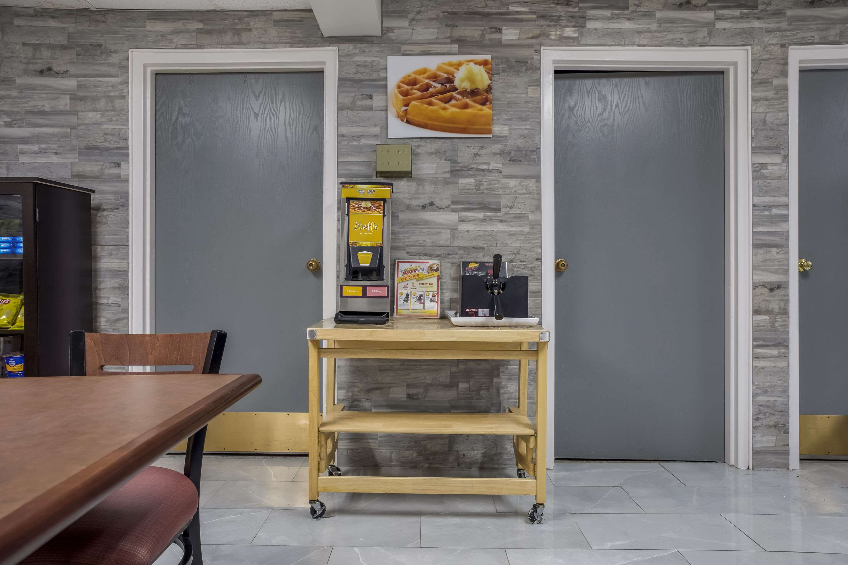Breakfast area | Quality Inn Toledo Westgate