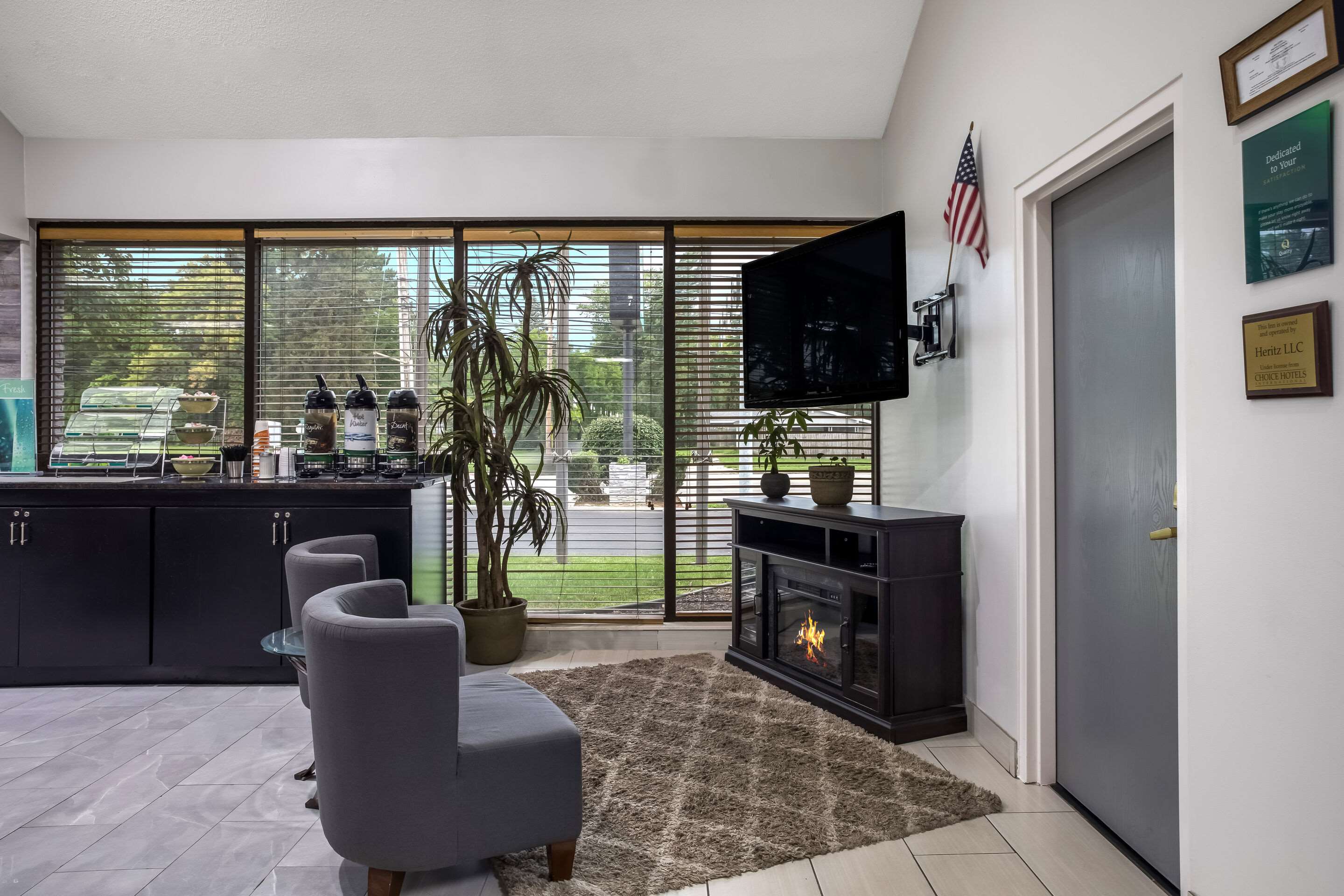 Breakfast area | Quality Inn Toledo Westgate