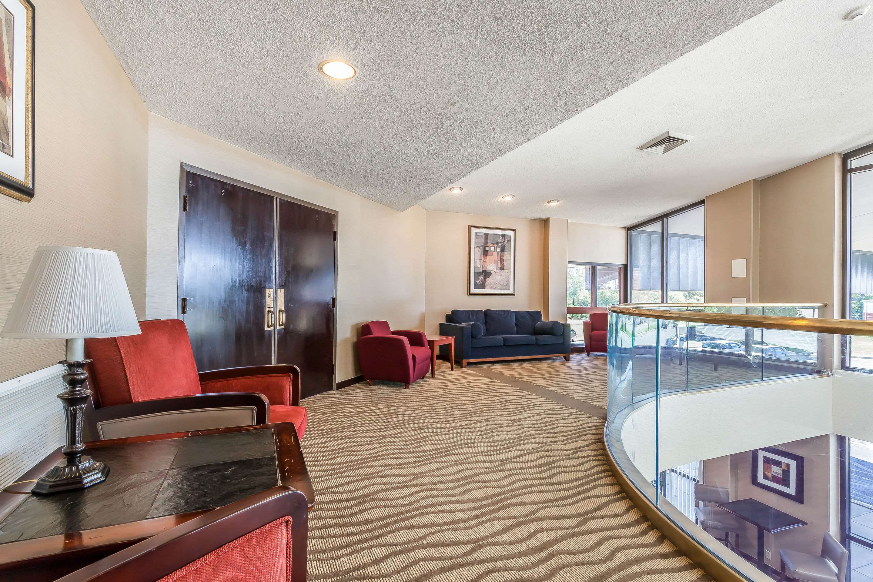 Lobby with sitting area | Comfort Inn Hall of Fame