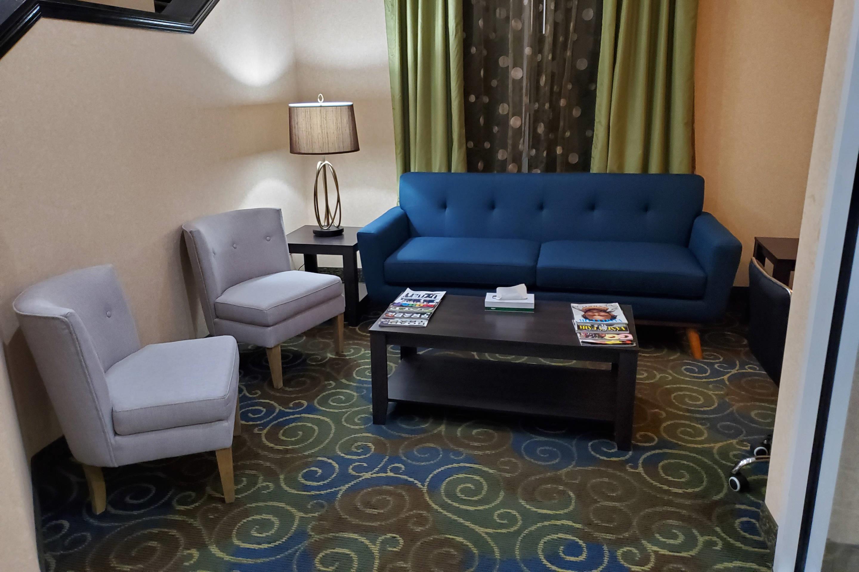 Lobby with sitting area | Quality Inn Brunswick Cleveland South