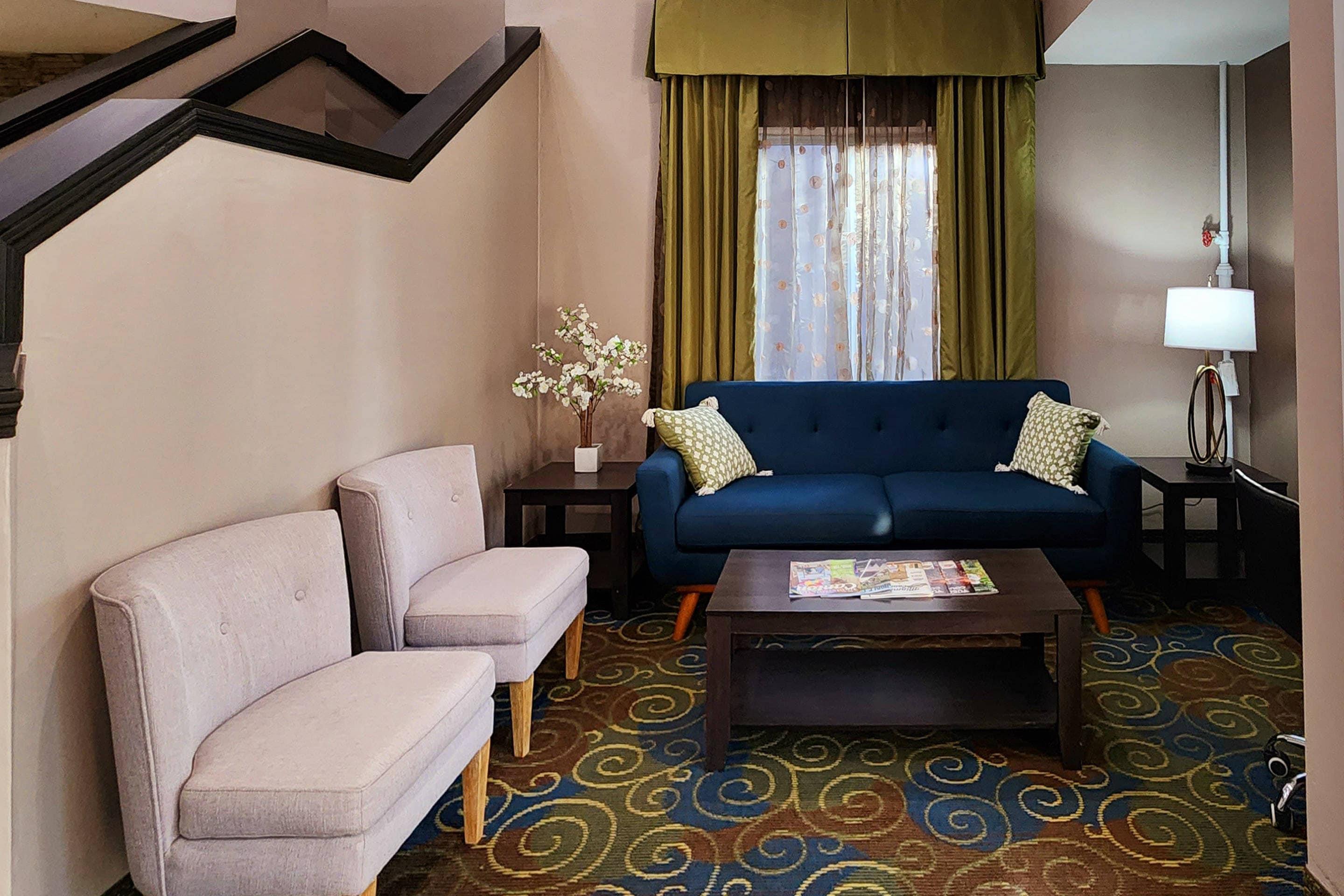 Lobby with sitting area | Quality Inn Brunswick Cleveland South