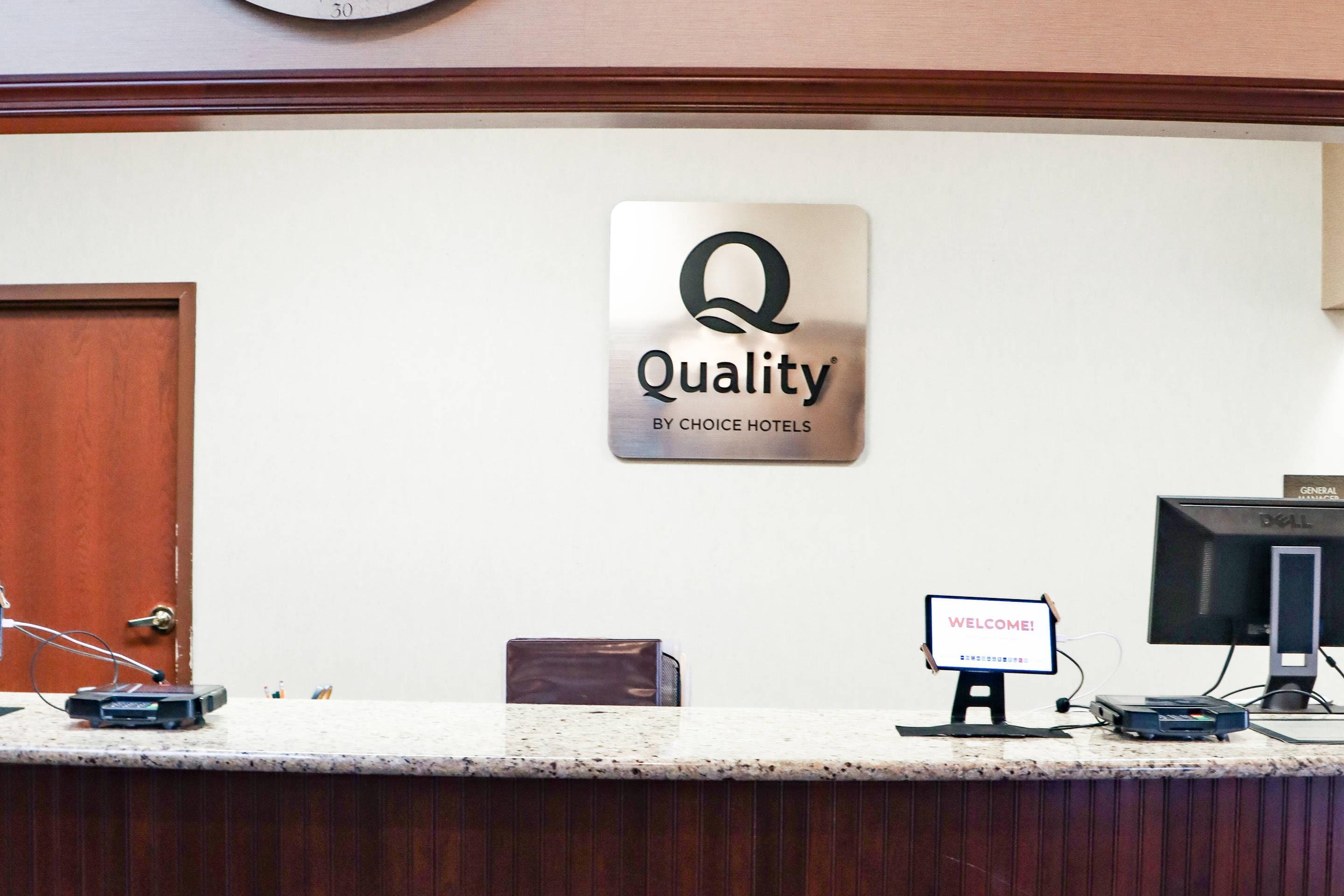 Front desk | Comfort Inn