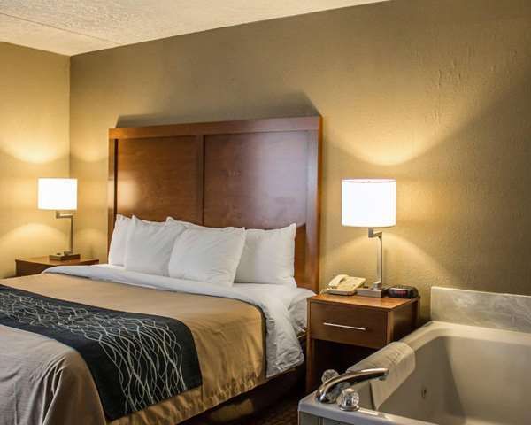 Suite - Quality Inn South Akron - I-77, Exit 120