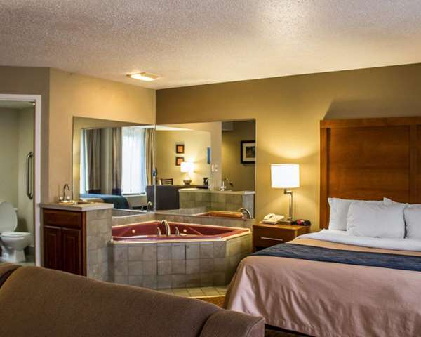 Suite - Quality Inn South Akron - I-77, Exit 120