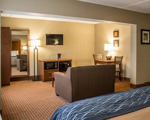 Suite - Quality Inn South Akron - I-77, Exit 120