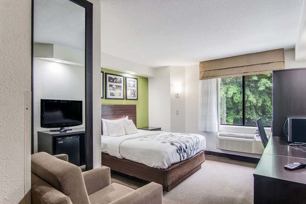 SLEEP INN AUSTINTOWN - YOUNGSTOWN W-guestroom-Guest Room,On-Site.jpg