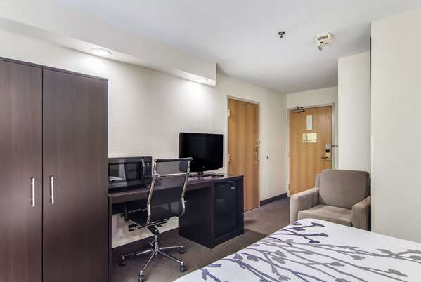  - Sleep Inn Austintown - I-80, Exit 223