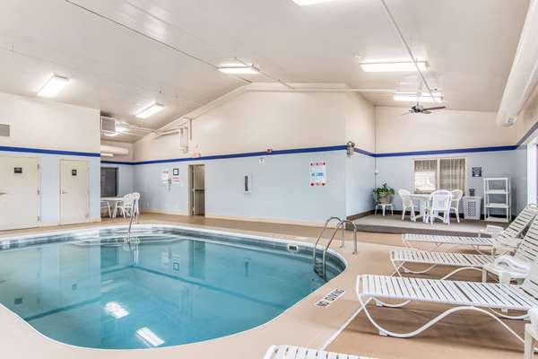 Pool - Sleep Inn Austintown - I-80, Exit 223