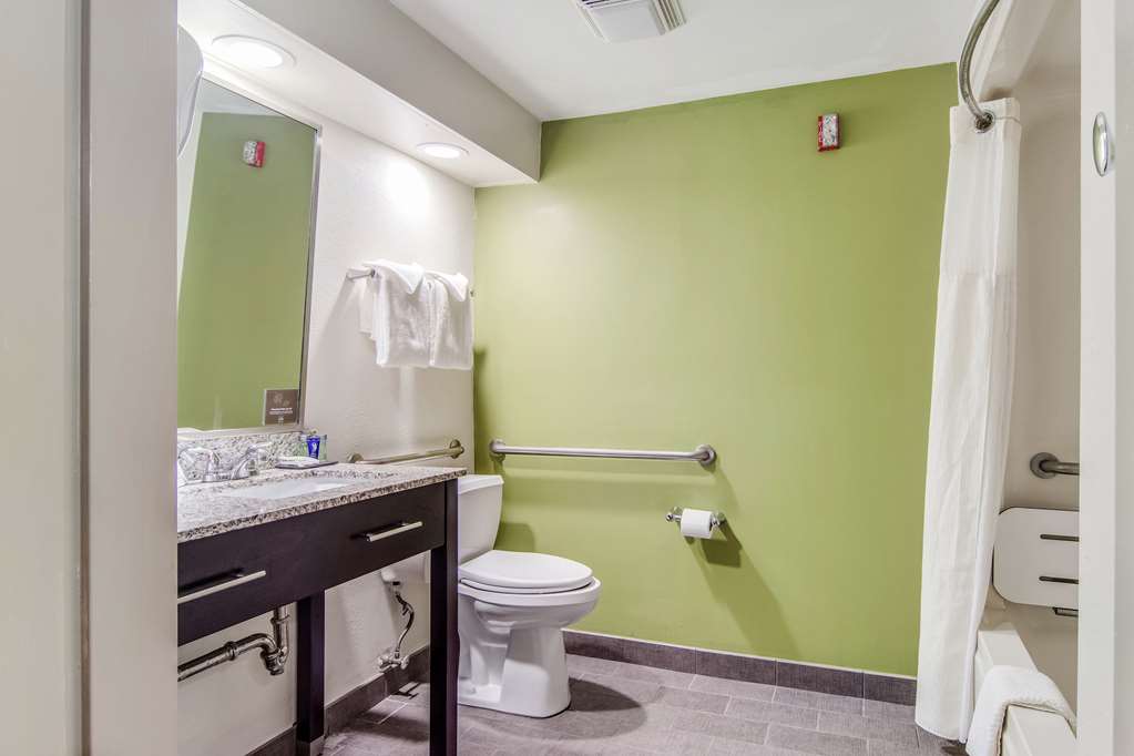 SLEEP INN AUSTINTOWN - YOUNGSTOWN W-guestroom-Guest Room,Bathroom,On-Site.jpg