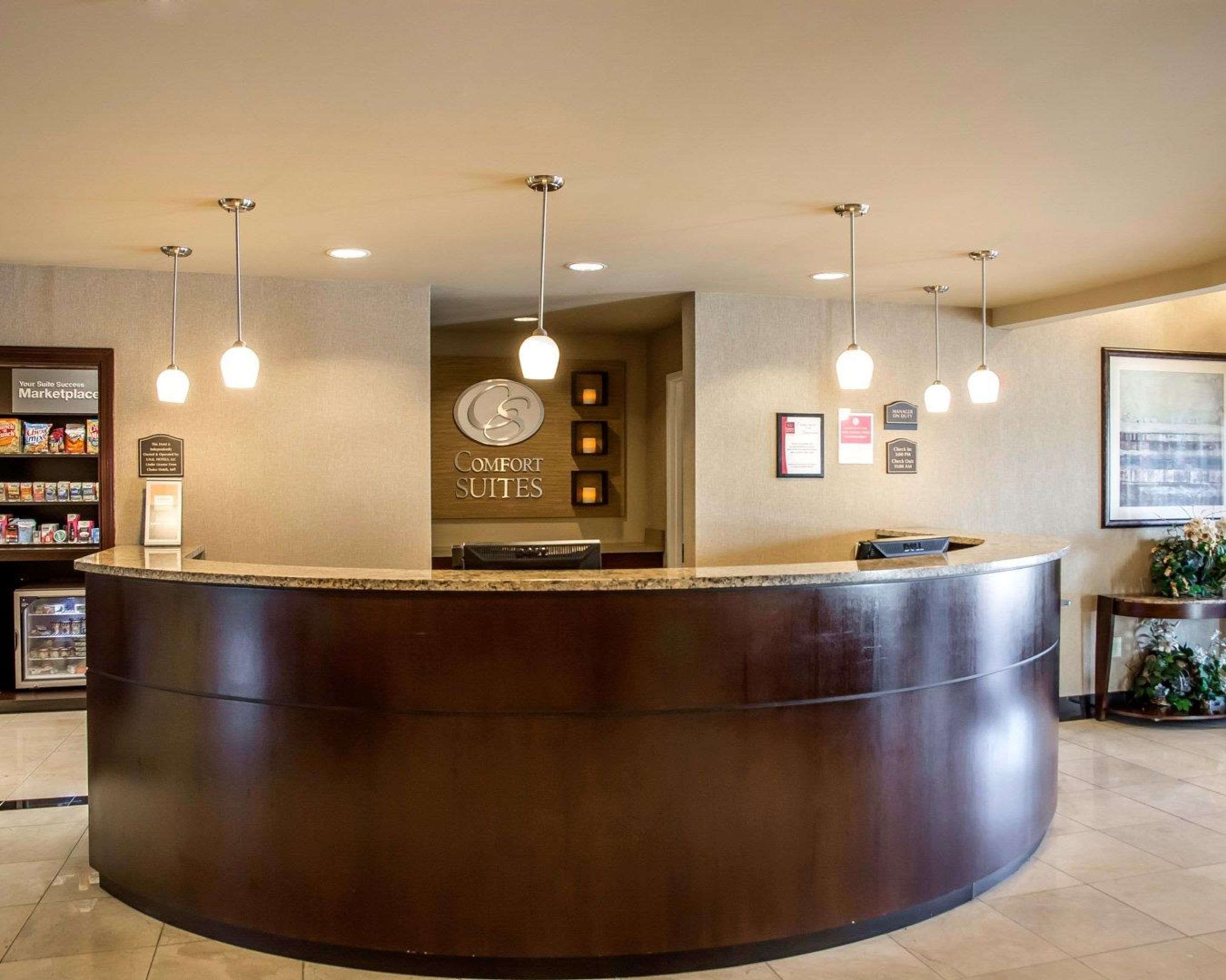 Front desk | Comfort Suites Cincinnati North