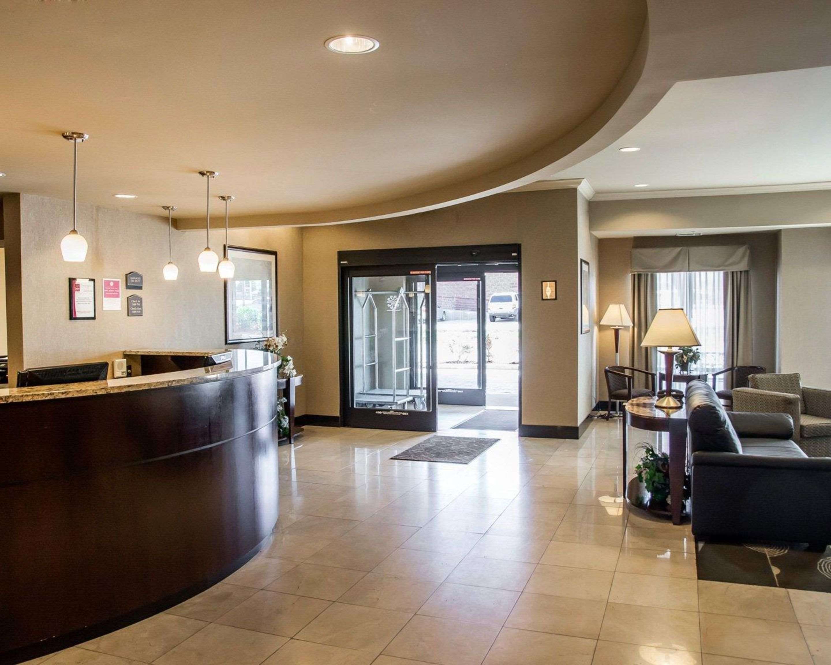 Spacious lobby | Comfort Suites Cincinnati North