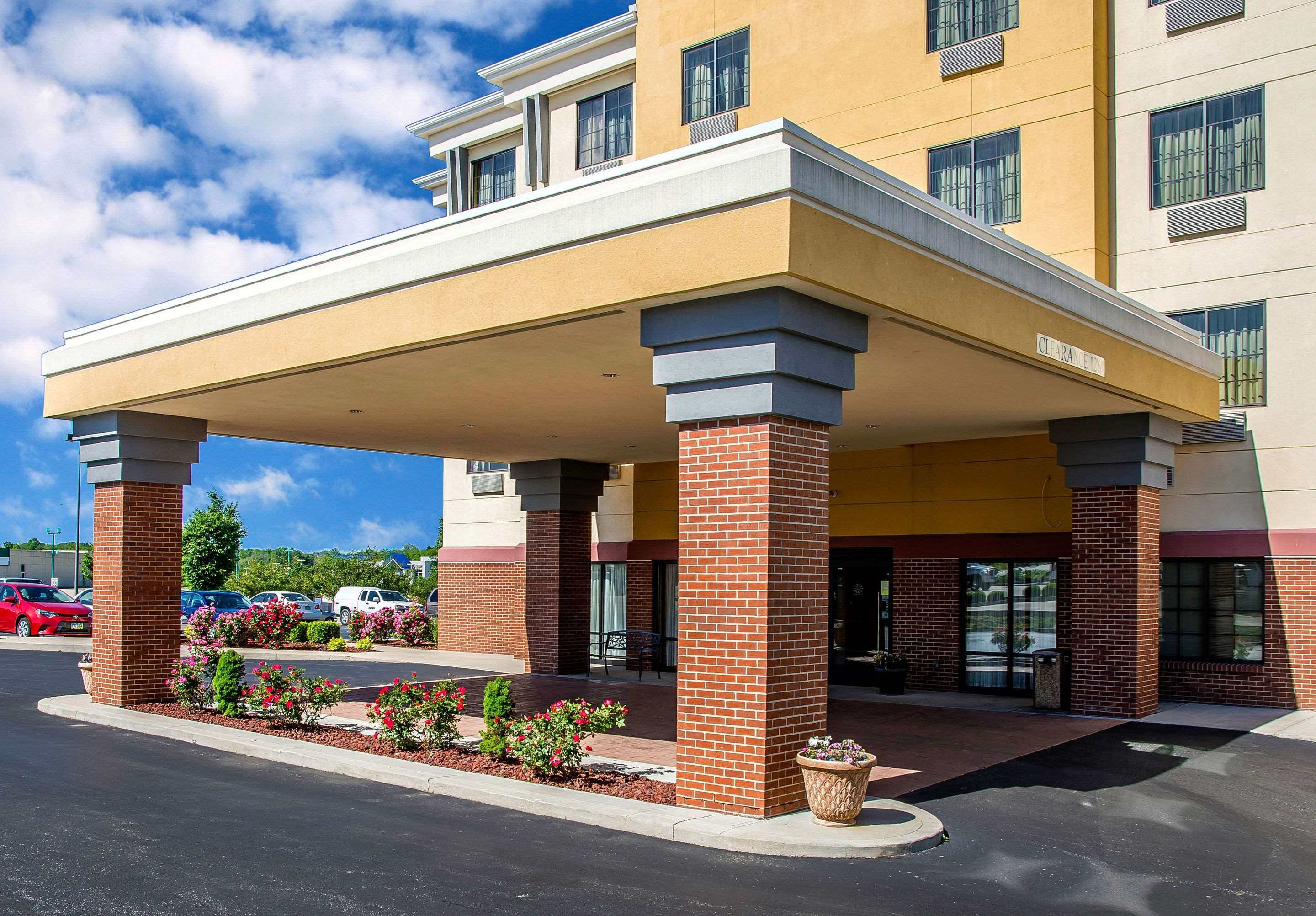 Hotel entrance | Comfort Suites Cincinnati North