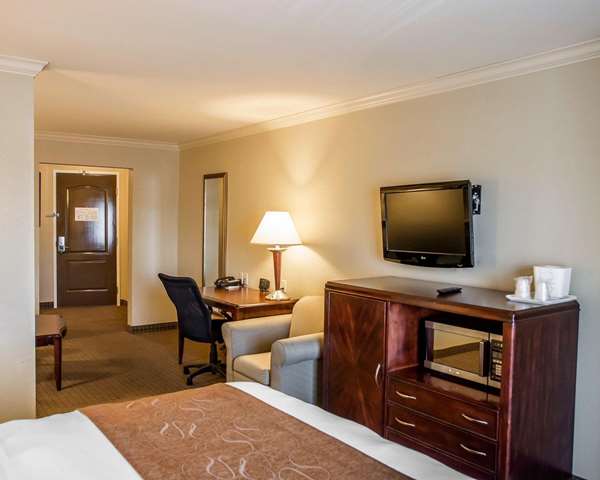  - Comfort Suites Forest Park