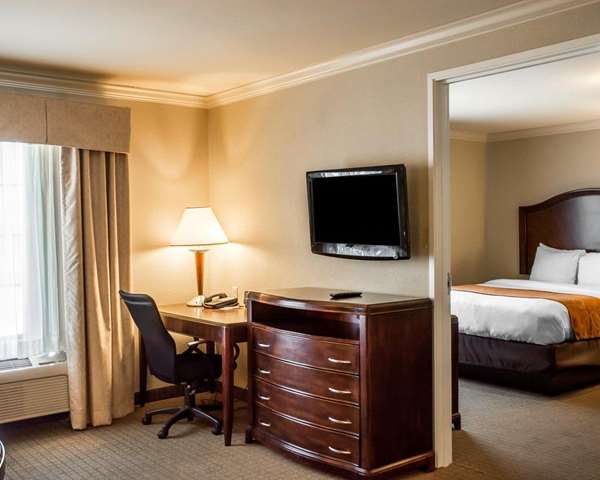  - Comfort Suites Forest Park