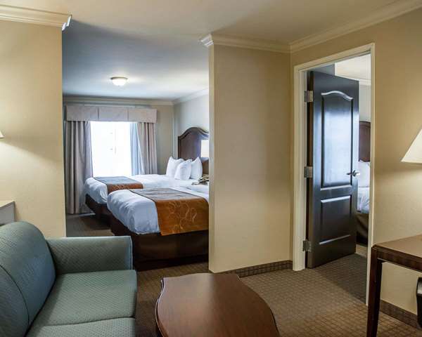  - Comfort Suites Forest Park