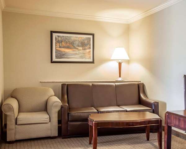  - Comfort Suites Forest Park