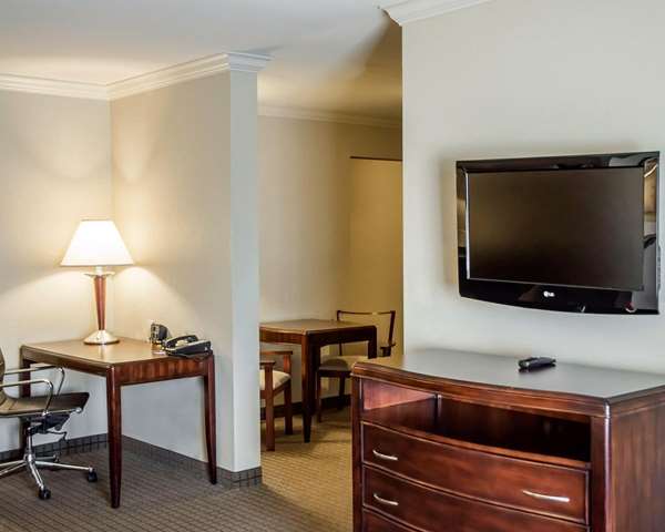  - Comfort Suites Forest Park