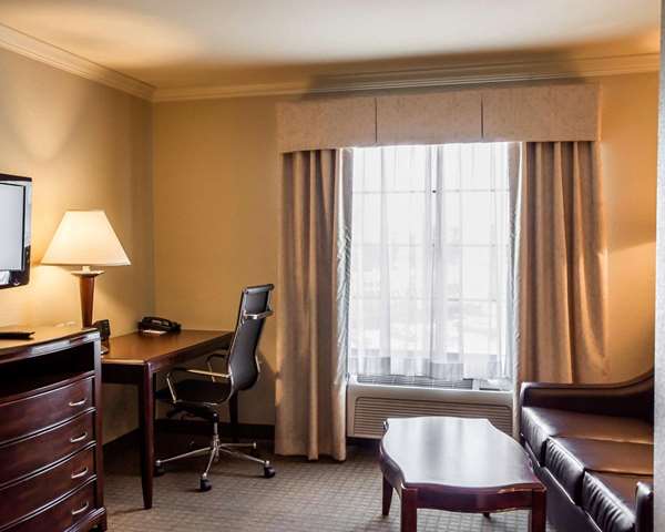  - Comfort Suites Forest Park