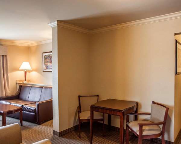  - Comfort Suites Forest Park