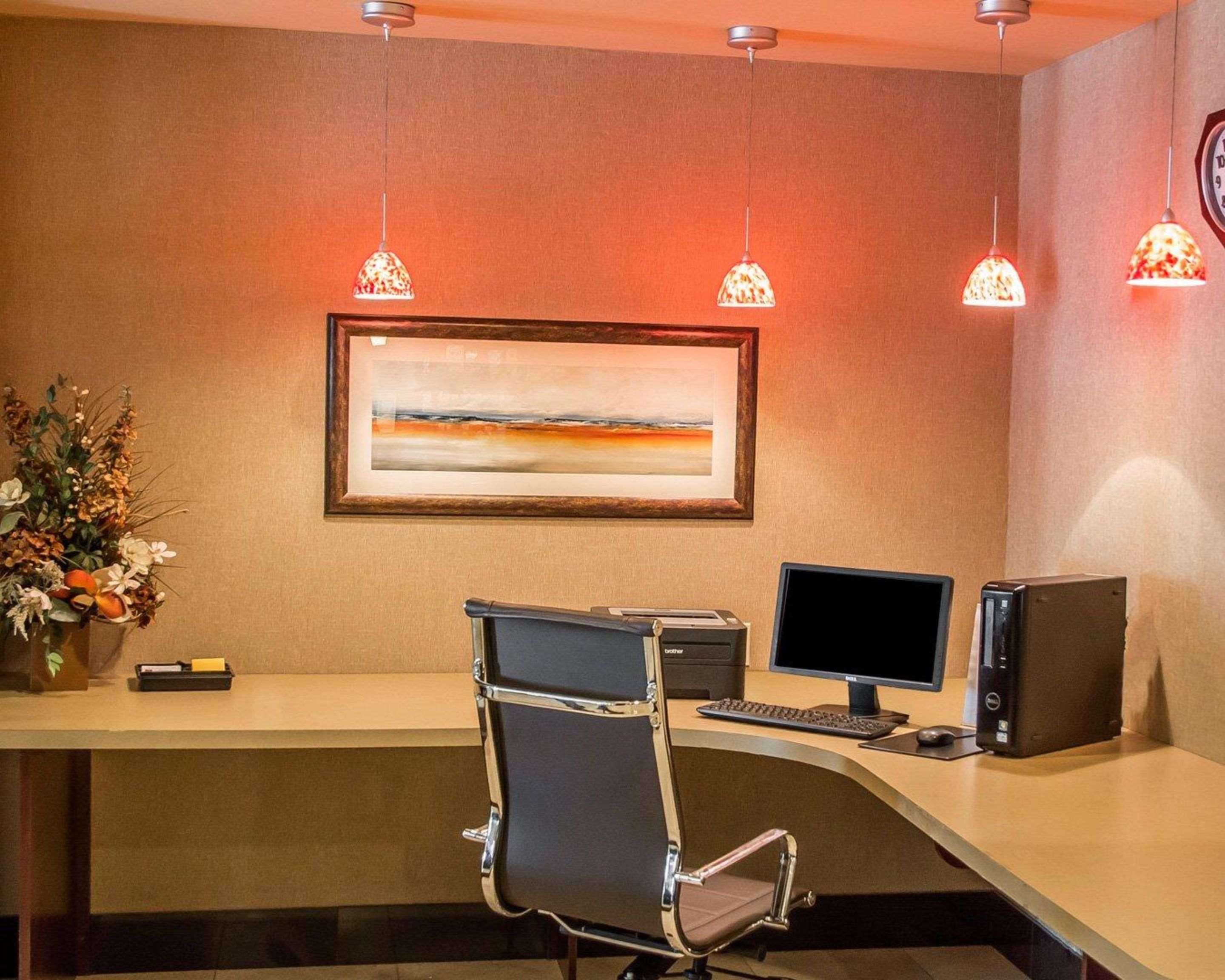 Business center with high-speed Internet access | Comfort Suites Cincinnati North