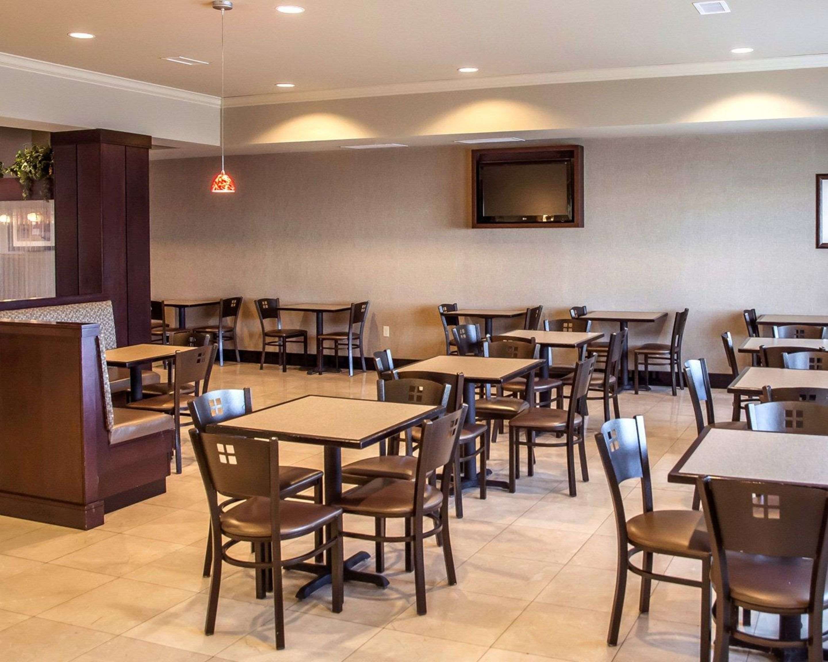 Breakfast room | Comfort Suites Cincinnati North