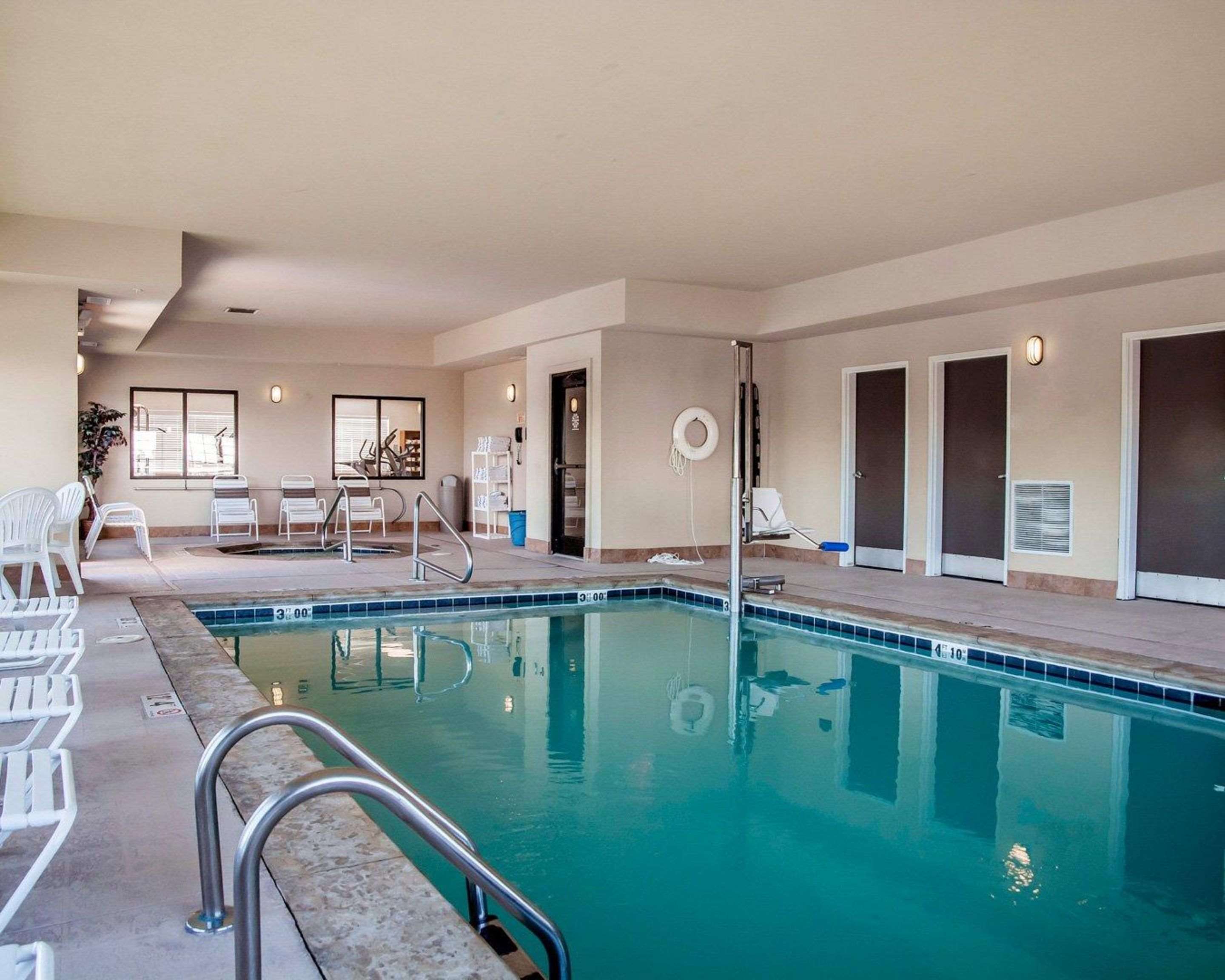 Indoor pool | Comfort Suites Cincinnati North