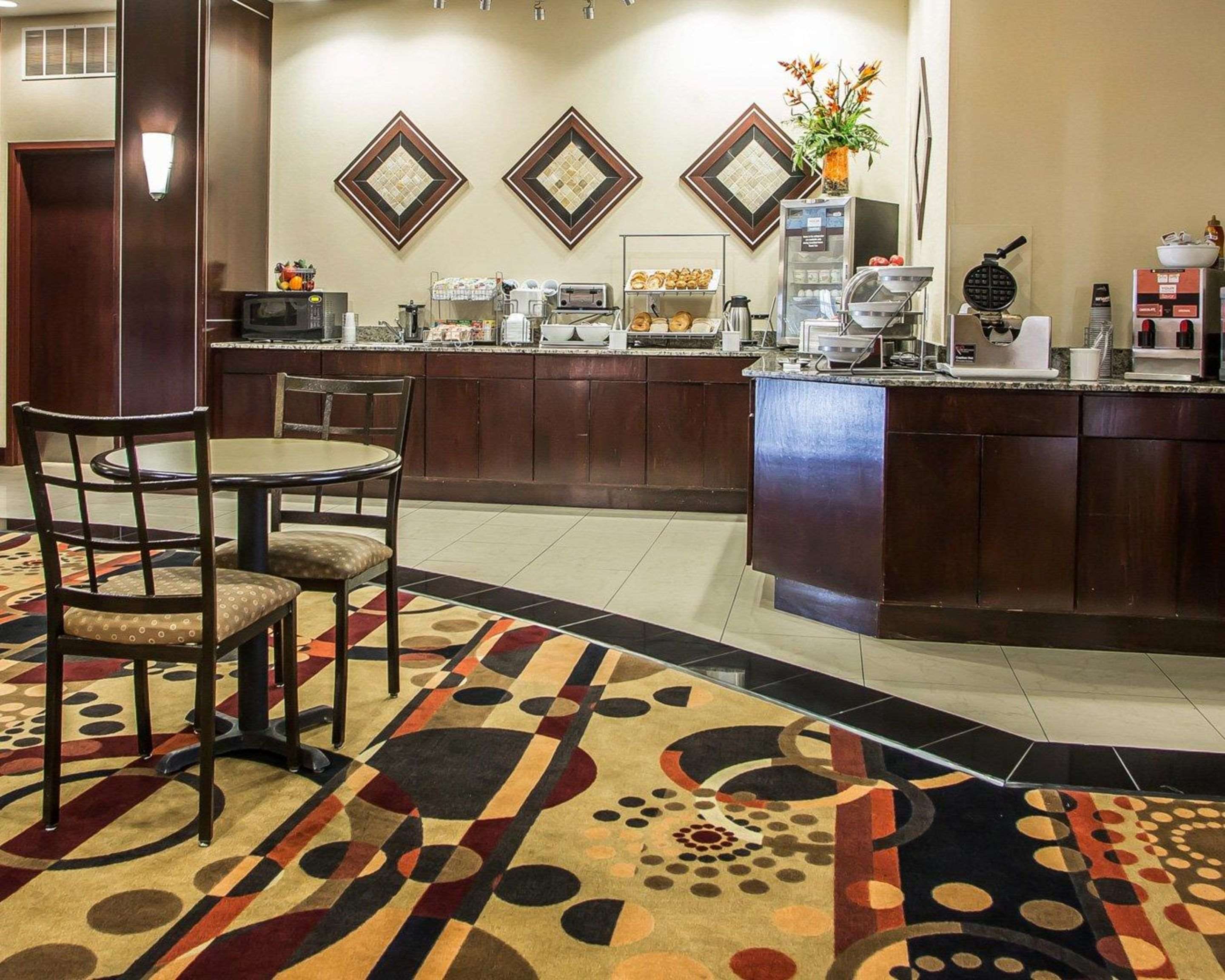 Free hot breakfast | Comfort Suites Troy-I75