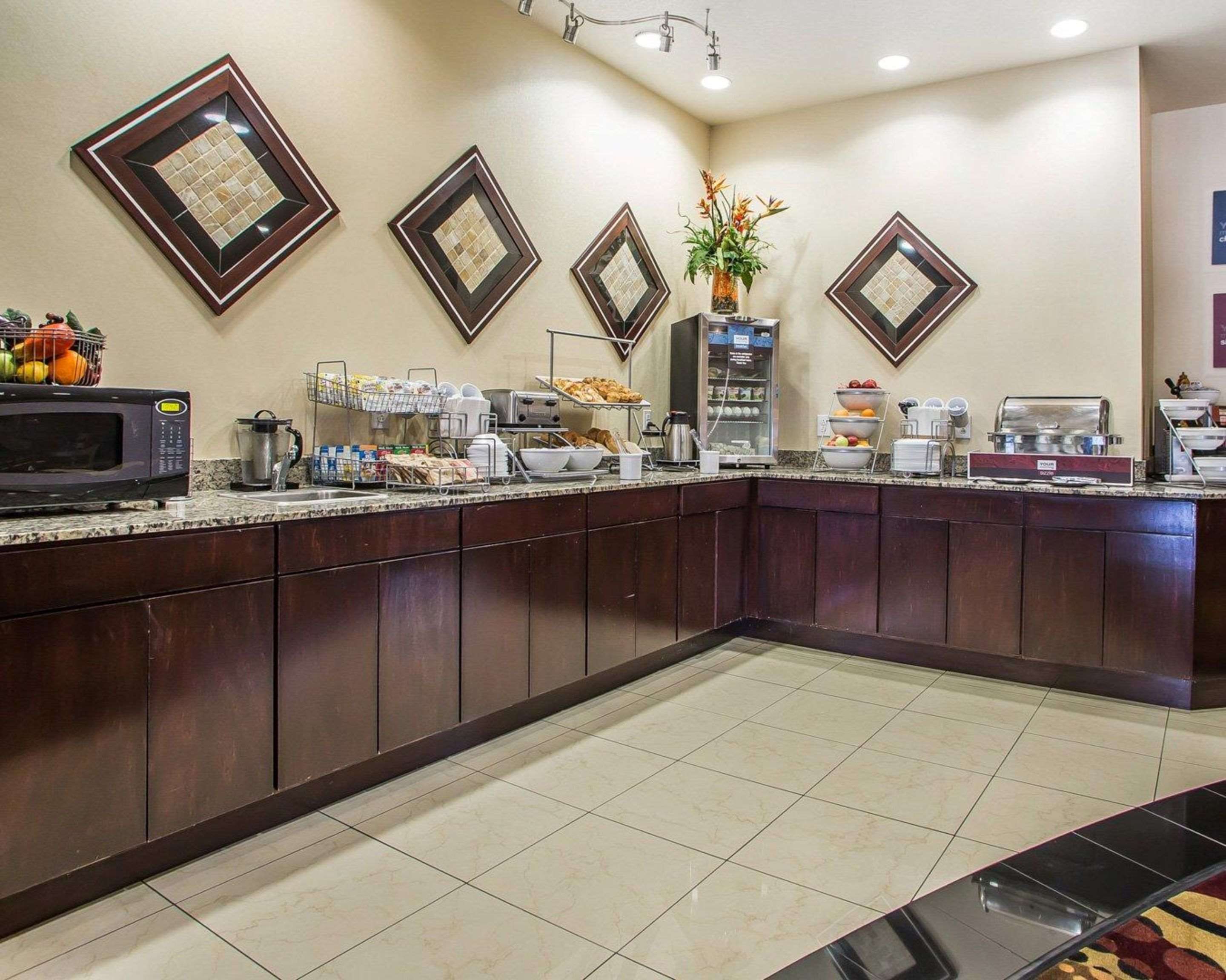 Breakfast counter | Comfort Suites Troy-I75