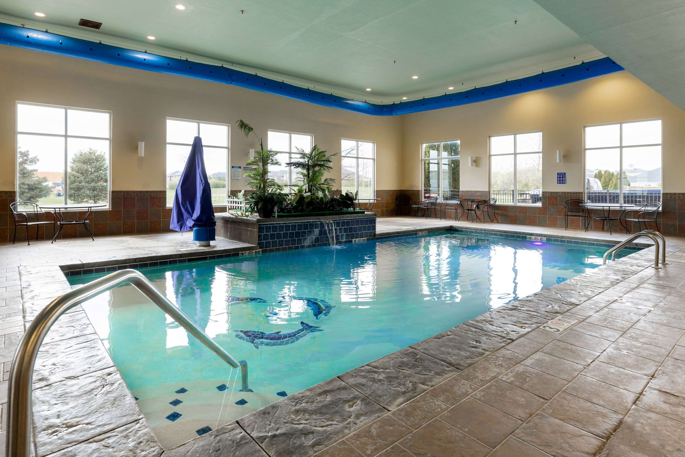 Indoor pool | Comfort Suites Troy-I75