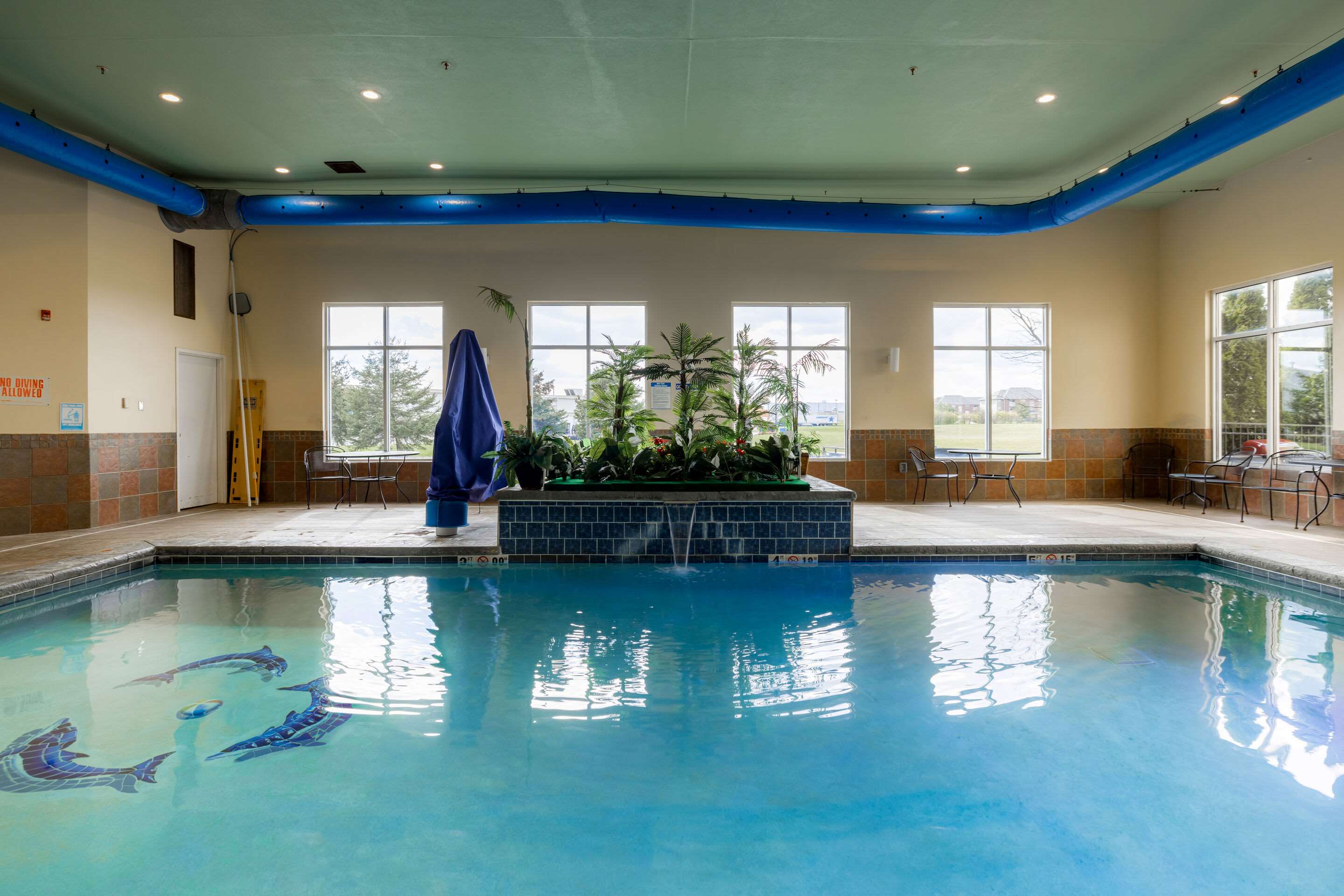 Indoor pool | Comfort Suites Troy-I75