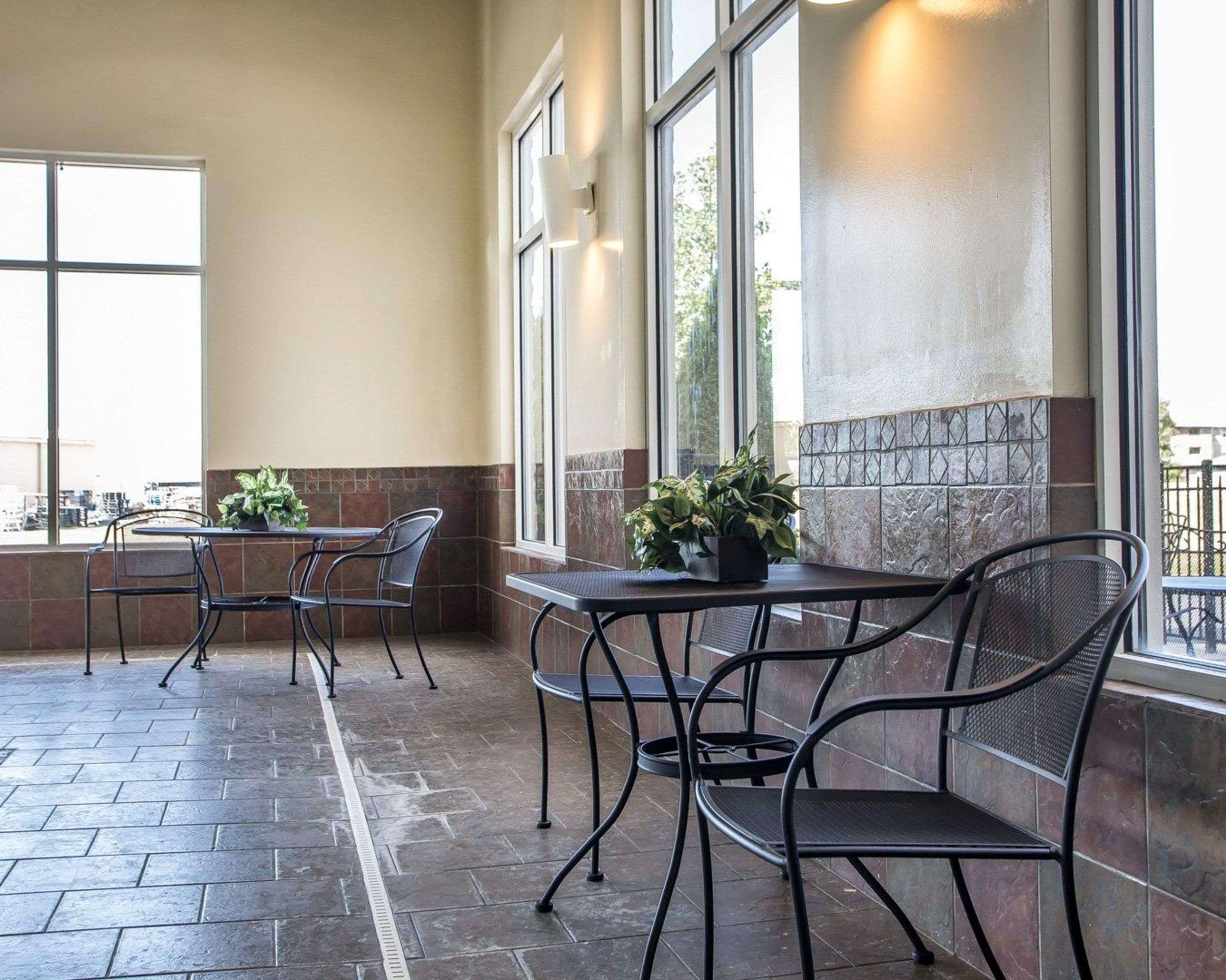 Relax by the pool | Comfort Suites Troy-I75