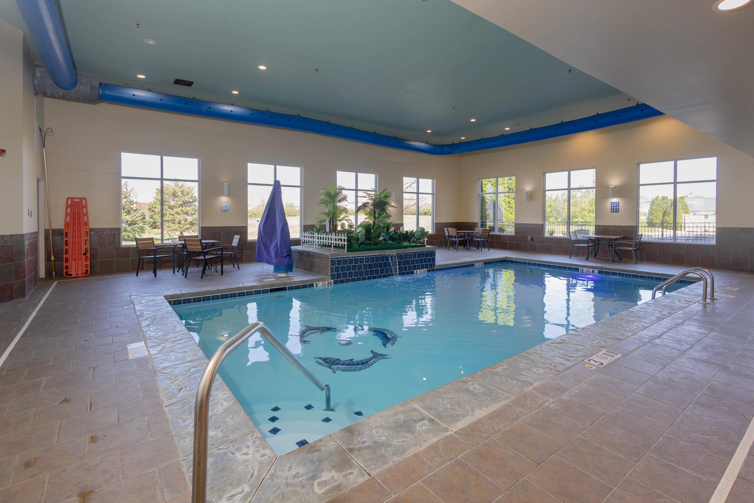 Indoor pool | Comfort Suites Troy-I75