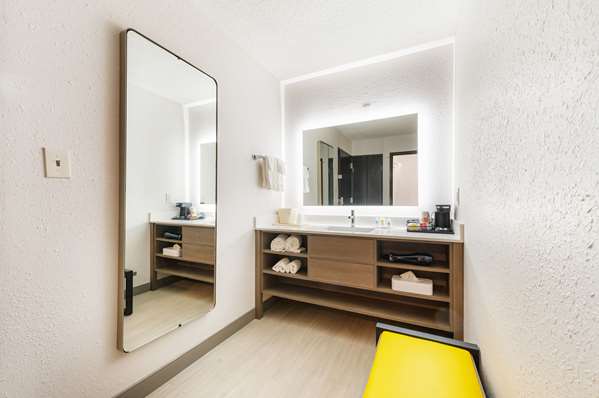 Suite - Comfort Inn Mayfield Heights - I-271, Exit 34