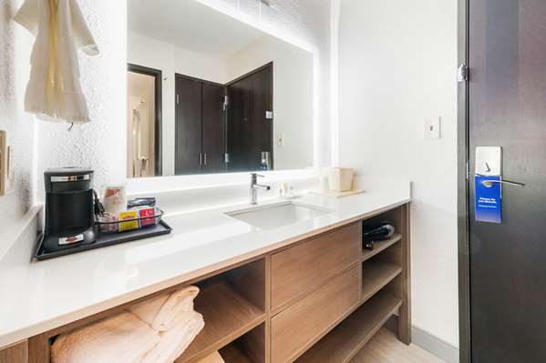 Suite - Comfort Inn Mayfield Heights - I-271, Exit 34