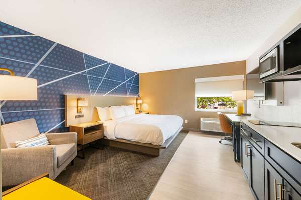 Suite - Comfort Inn Mayfield Heights - I-271, Exit 34