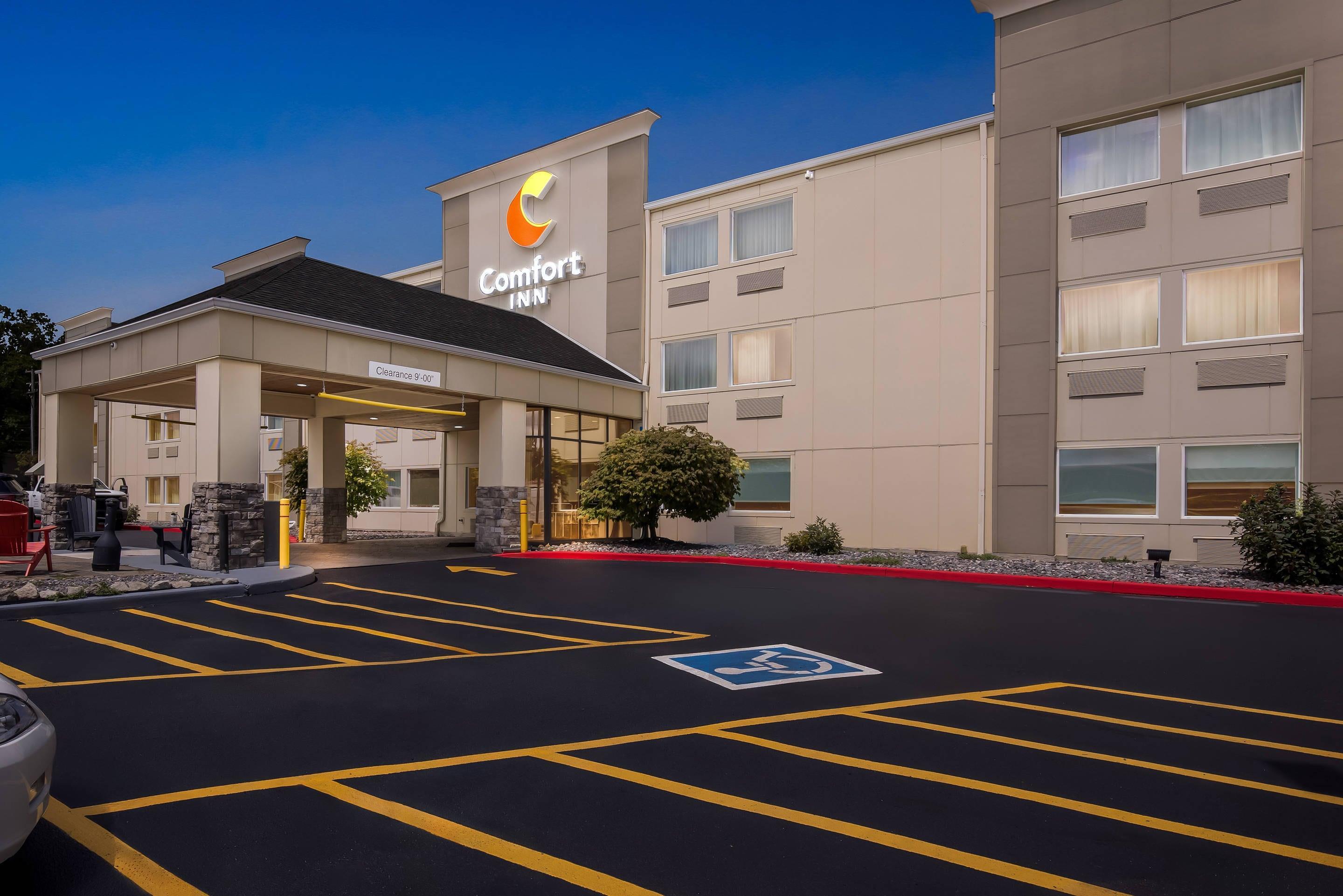 Twilight | Comfort Inn Mayfield Heights Cleveland East